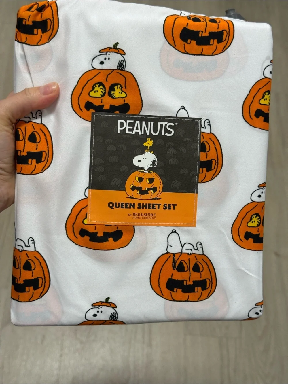 Peanuts White and Orange Pumpkin Snoopy Queen Sheet Set